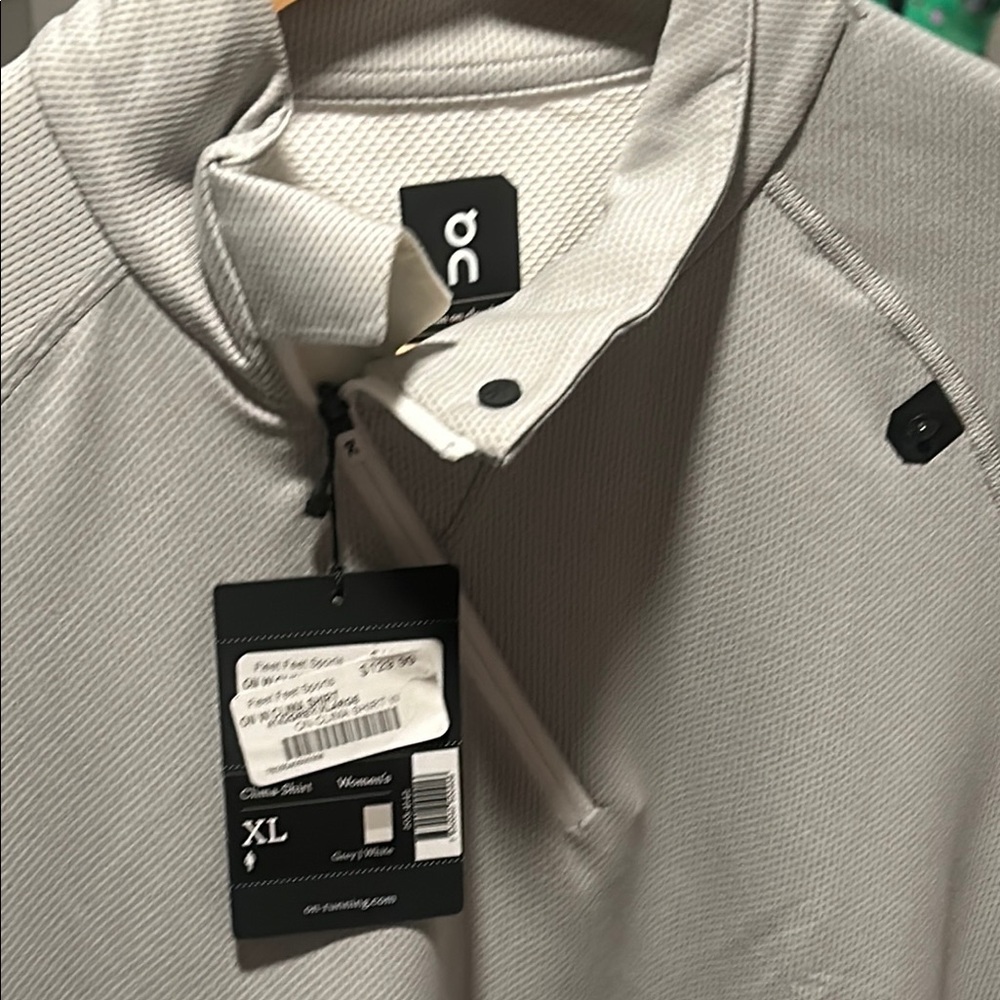 On Running Light Gray Zip-Up Jacket - Picture 4 of 15